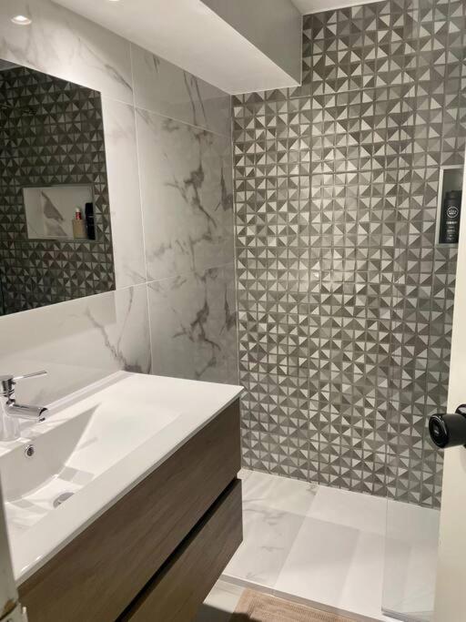 Newly Refurbished 2 Bed Appt Виламура Экстерьер фото